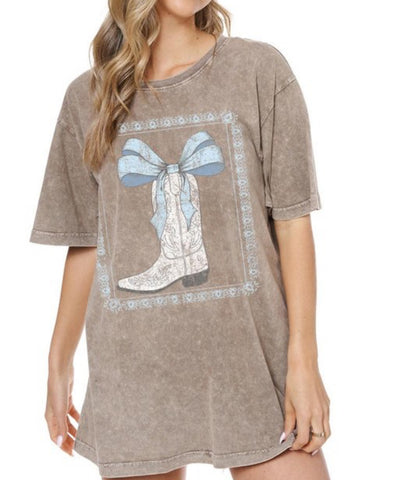 Coquette Boot Tee in Mocha